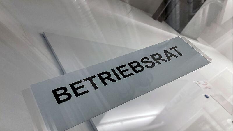 Ein Hinweisschild h&auml;ngt am Eingang zum Betriebsrat