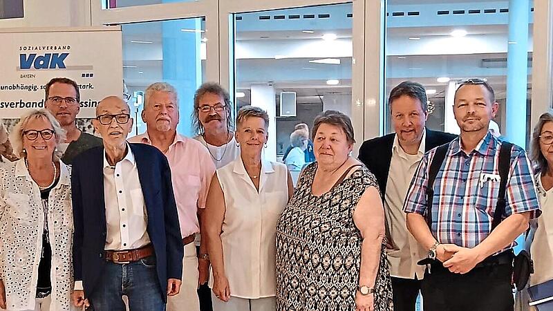 Neuer Vorstand (von links): Steve Metz, Sabine Bieber, Lorette Weiß, Peter Heusinger, Helmut Beck, Karl Klein, Andreas Lorenz, Beate Lorenz, Ursula Bieber, Thomas Menz, Johannes Wolf, Alice Wittmann, Carsten Vetter, Michael Gerlach.Silvia Nicklaus... Neuer Vorstand (von links): Steve Metz, Sabine Bieber, Lorette Weiß, Peter Heusinger, Helmut Beck, Karl Klein, Andreas Lorenz, Beate Lorenz, Ursula Bieber, Thomas Menz, Johannes Wolf, Alice Wittmann, Carsten Vetter, Michael Gerlach.Silvia Nicklaus...