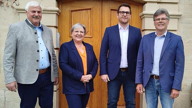 Er will da rein: Christian Mann (Zweiter von rechts) wird sich bei der Kommunalwahl um das Amt des Bürgermeisters bewerben als gemeinsamer Kandidat von CSU und Freien Wählern. Unser Bild zeigt ihn mit (von links) Zweitem Bürgermeister Hans Albert ...