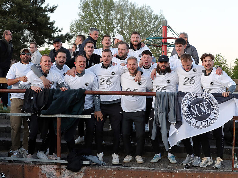 Party in Hirschaid: Das 0:0 des TSV gegen den SV Friesen machte Sylvia Ebersdorf zum Meister 2026 in der Bezirksliga Oberfranken West.