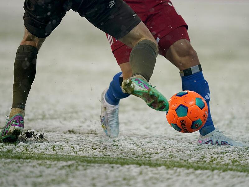Fußballspielen im Schnee Fußballspielen im Schnee