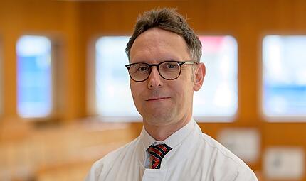 Andreas Arkudas arbeitet seit mehr als 20 Jahren am Uniklinikum Erlangen. Andreas Arkudas arbeitet seit mehr als 20 Jahren am Uniklinikum Erlangen.