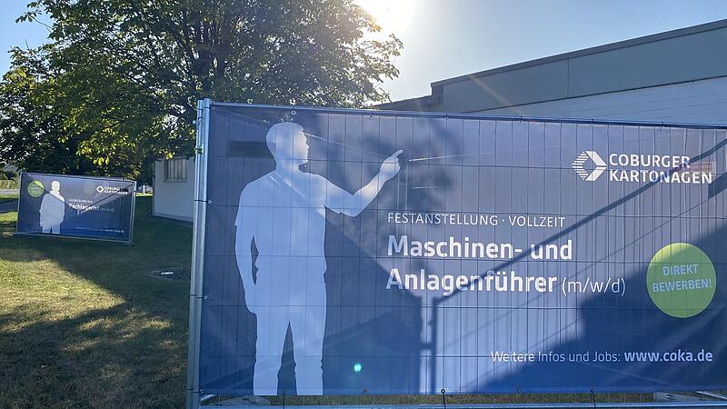Die Coburger Kartonagen GmbH sucht einen Monat nach der &Uuml;bernahme durch die Nordpack GmbH neue Mitarbeiter. Am 1. Juli mussten 50 Mitarbeiter gehen, da Stellen abgebaut wurden. Nun werden augenscheinlich wieder Stellen aufgebaut.