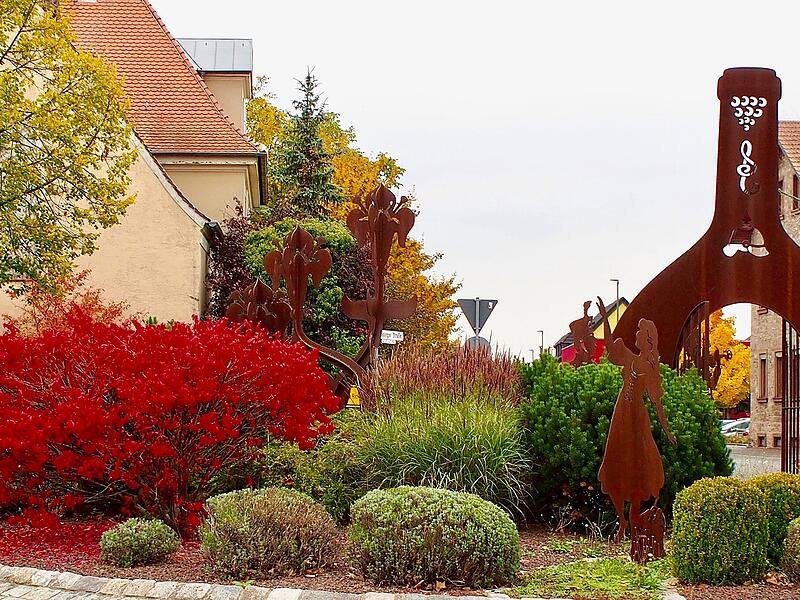 Die Farbenpracht des Herbstes zeigt sich wunderschön in Hammelburg.