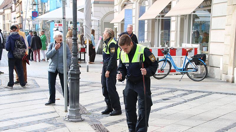 Gro&szlig;einsatz der Polizei in Coburger Innenstadt: Nach einem T&ouml;tungsdelikt, das sich vor Wochenfrist in einer Wohnung in der Rosengasse ereignet hat, wird noch immer nach der Tatwaffe gesucht.