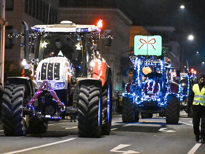 Weihnachtstraktorenumzug 2022Weihnachtstraktorenumzug 2022 Schon 2022 führte die Auflage der Stadt Bamberg zu einer Reduzierung der teilnehmenden Traktoren.