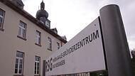 Am Rh&ouml;n-Saale-Grunderzentrum wird die Stiftungsprofessor &bdquo;Nachhaltige digitale Transformation in der Laboranalytik und Medizintechnik&ldquo; mit der Technischen Hochschule W&uuml;rzburg-Schweinfurt eingerichtet.