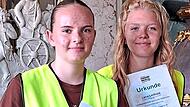 Hannah Feuerlein (links) und Lena Leithold aus Höchstadt.Verkehrswacht Hannah Feuerlein (links) und Lena Leithold aus Höchstadt.Verkehrswacht