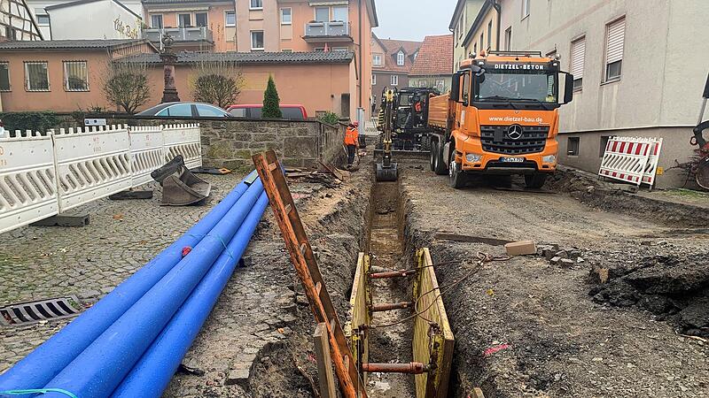 Die Bauarbeiten in der Münnerstädter Kapellengasse liegen voll im Zeitplan. Die Abstimmung mit den Anliegern klappt sehr gut.