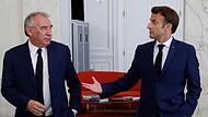 Frankreichs Präsident Emmanuel Macron (rechts) hatn Francois Bayrou zum neuen Premierminister ernannt.