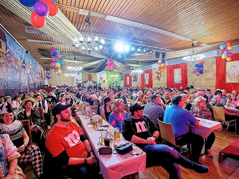 &bdquo;Trusch&auml;&auml;der Ritterfosenocht&ldquo; von den &bdquo;Rittern vom Hahn&ldquo; in Trunstadt.