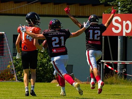 Jubel bei Jan Schlegel (21) und Roman Claas (12) &ndash; beide Receiver erzielten jeweils zwei Touchdowns