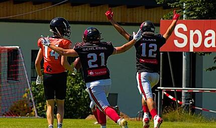 Jubel bei Jan Schlegel (21) und Roman Claas (12) &ndash; beide Receiver erzielten jeweils zwei Touchdowns