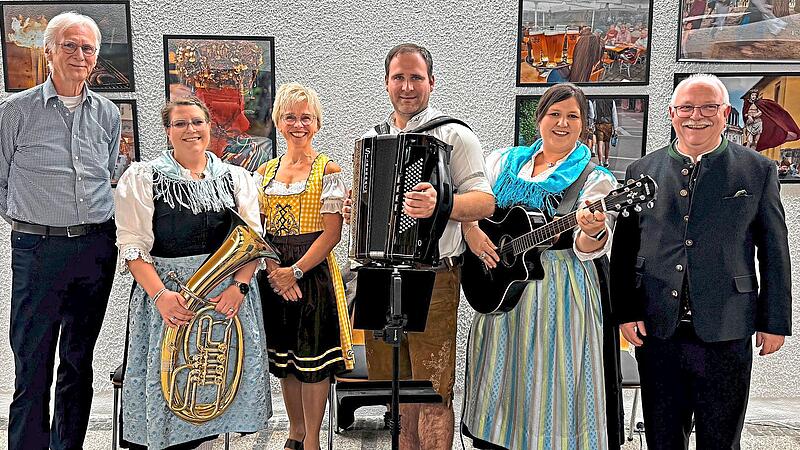 Helmut Meyer zur Capellen, Eva Britting, Jutta Schmiedel, Felix Prohaska, Johanna Britting und Andreas Zwerger (von links) im Amtsgericht Erlangen. Helmut Meyer zur Capellen, Eva Britting, Jutta Schmiedel, Felix Prohaska, Johanna Britting und Andreas Zwerger (von links) im Amtsgericht Erlangen.