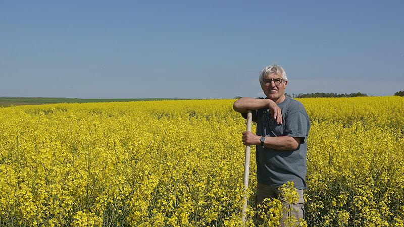 Droben auf den langen Bergen: Der Blick aufs Coburger Land gef&auml;llt Hans Rebelein. Wenn er   aber in die Zukunft der landwirtschaftlichen Betriebe in der Region blicken soll, dann  &uuml;berwiegen beim langj&auml;hrigen Gesch&auml;ftsf&uuml;hrer des Bayerischen Bauernverbandes in Coburg eher die sorgenvollen Gedanken.