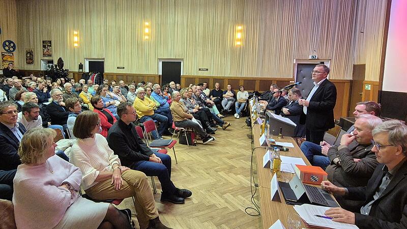 OB Andreas Starke übt Kritik: Bamberger Bürgerversammlung im Stadtteil Gaustadt