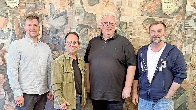 Die Dachdecker-Innung Bamberg/Forchheim hat den Vorstand gewählt (v. l.): Geschäftsführer Hendrik Beck, Obermeister Markus Schmidt, stellvertretender Obermeister Armin Spatz und Schriftführer Sebastian Weigel. Die Dachdecker-Innung Bamberg/Forchheim hat den Vorstand gewählt (v. l.): Geschäftsführer Hendrik Beck, Obermeister Markus Schmidt, stellvertretender Obermeister Armin Spatz und Schriftführer Sebastian Weigel.
