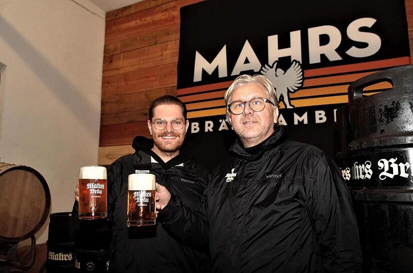 Johann Michel  (links) und Anton Antunovic  f&uuml;hren die Mahrs-Br&auml;u.