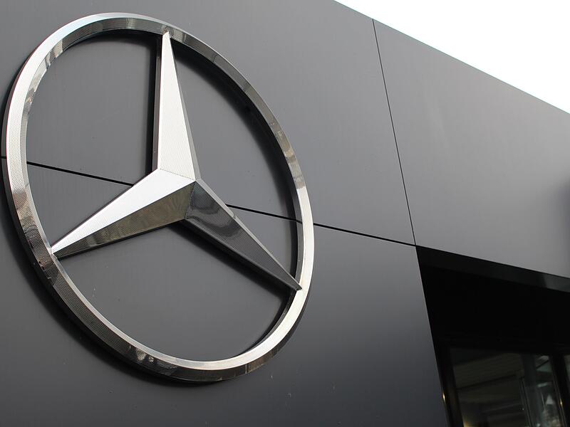 Die Böckler Gruppe mit drei Mercedes-Benz Autohäusern im Landkreis Bad Kissingen sind an die Sternpark-Gruppe verkauft worden. Die Böckler Gruppe mit drei Mercedes-Benz Autohäusern im Landkreis Bad Kissingen sind an die Sternpark-Gruppe verkauft worden.