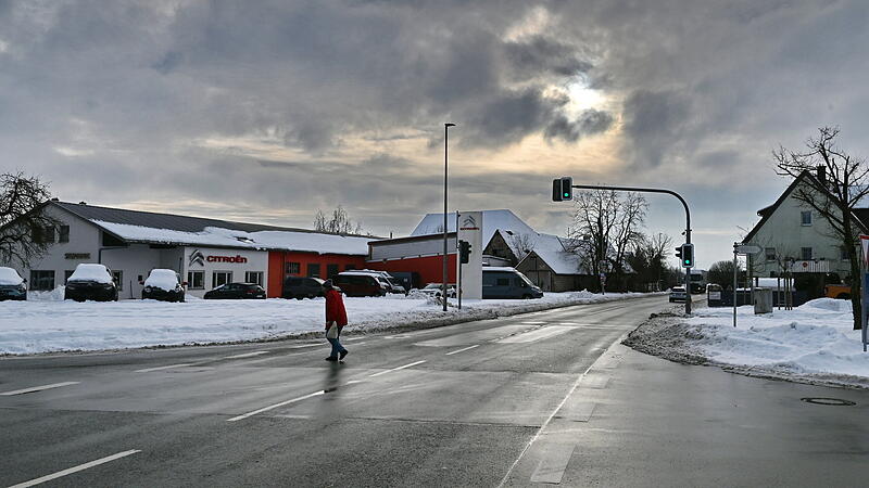 Hier an der Staatsstra&szlig;e 2144 soll tempor&auml;r teilstation&auml;r in Neuses der Verkehr &uuml;berwacht werden.