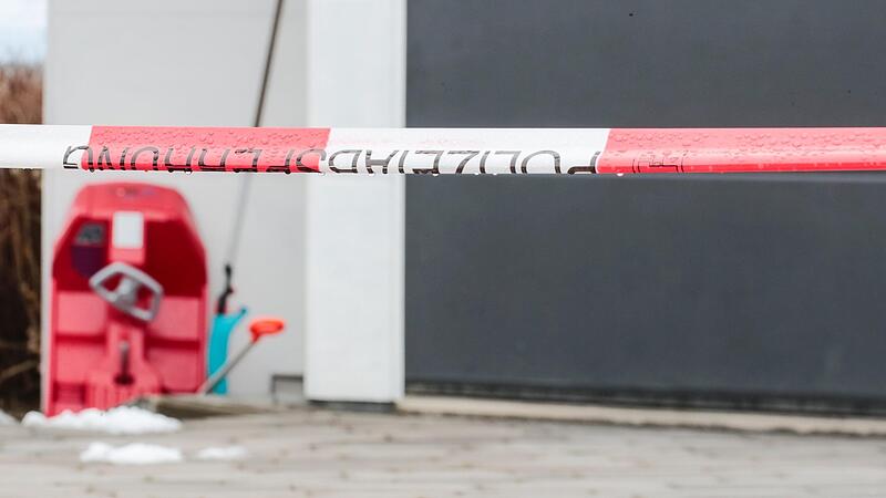 Das Familienwohnhaus in Mistelbach  war nach der Tat weiträumig abgesperrt.