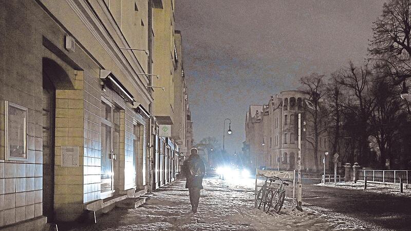 Nach dem Anschlag in Berlin waren Zehntausende Menschen im Südwesten der Hauptstadt tagelang ohne Strom – und das bei Schnee und Kälte.    Nach dem Anschlag in Berlin waren Zehntausende Menschen im Südwesten der Hauptstadt tagelang ohne Strom – und das bei Schnee und Kälte.   