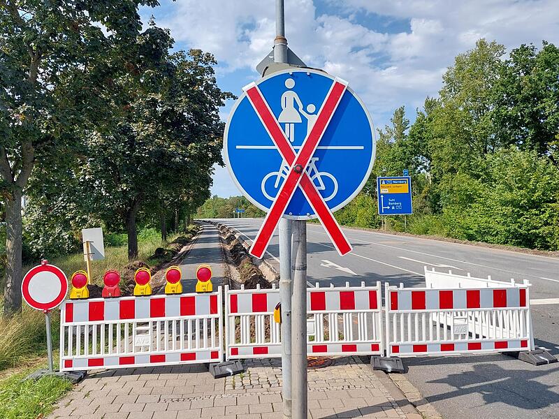 Neben der Staatsstra&szlig;e ist auch der Rad- und Gehweg aktuell gesperrt.Forchheim & Fr&auml;nkische Schweiz