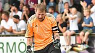 Nach dem 2:0 freut sich der Staffelsteiner Torwart Sebastian Titze aus der Ferne mit.