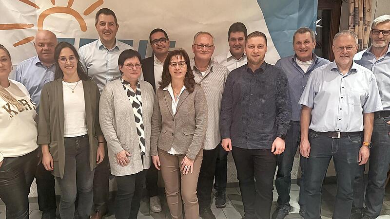 Die Kandidatinnen und Kandidaten auf der Nominierungsversammlung der Freien Wähler Markt Eggolsheim. Die Kandidatinnen und Kandidaten auf der Nominierungsversammlung der Freien Wähler Markt Eggolsheim.