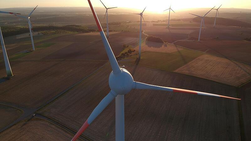 Windr&auml;der sind ein wichtiger Baustein der Energiewende. Hier der Windpark bei Waldsachsen