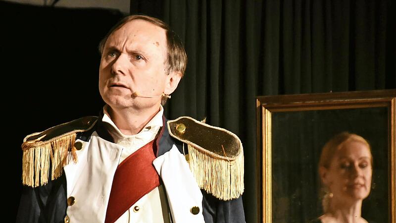 General Napoleon (Christoph Ackermann) sagt: &bdquo;Gef&uuml;hle sind blind!&ldquo;, und die geheimnisvolle Dame (Sibylle Mantau) kontert: &bdquo;Gef&uuml;hle k&ouml;nnen auch sehen, tiefer noch als Vernunft.&ldquo;
