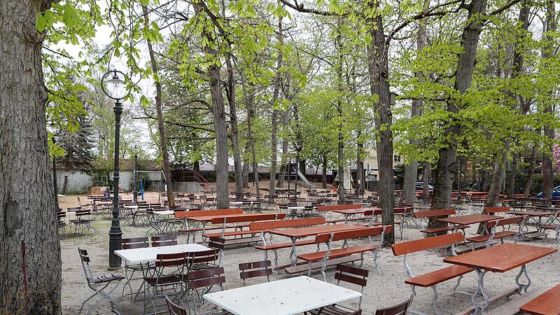 Noch sind die Pl&auml;tze im Wilde Rose Keller leer.