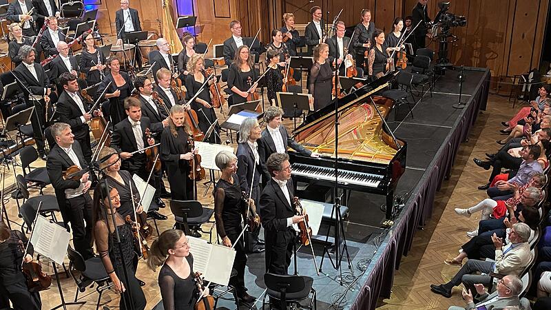 Das Deutsche Sinfonieorchester Berlin mit seinem Ehrendirigenten Kent Nagano im Max-Littmann-Saal des Regentenbaus beim Kissinger Sommer 2023.