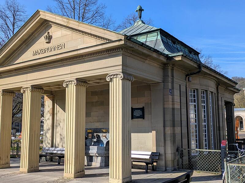 Der 1520 erstmals dokumentierte und 1815 in Maxbrunnen umbenannte älteste Heilwasser-Brunnen Bad Kissingens gab dem Max-Fest seinen Namen