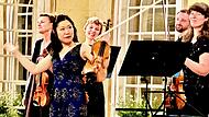 Tianwa Yang, international gefeierte Solistin, unterrichtet in W&uuml;rzburg. Beim Konzert mit dem Bayerischen Kammerorchester Bad Br&uuml;ckenau &uuml;bernahm sie gleich drei Aufgaben.