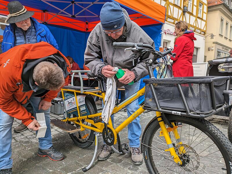 Beim ADFC Forchheim konnte man sein Fahrrad codieren lassen, um es vor Diebstahl zu schützen.Earth Day Forchheim Beim ADFC Forchheim konnte man sein Fahrrad codieren lassen, um es vor Diebstahl zu schützen.Earth Day Forchheim