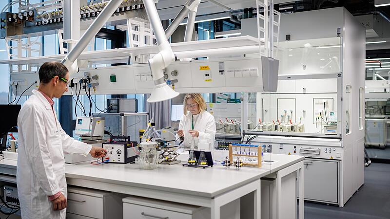 Das Technologiezentrum von Schaeffler am Standort Herzogenaurach verf&uuml;gt &uuml;ber 15 Labore, in denen 340 Mitarbeiter besch&auml;ftigt sind.