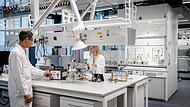 Das Technologiezentrum von Schaeffler am Standort Herzogenaurach verfügt über 15 Labore, in denen 340 Mitarbeiter beschäftigt sind. Das Technologiezentrum von Schaeffler am Standort Herzogenaurach verfügt über 15 Labore, in denen 340 Mitarbeiter beschäftigt sind.