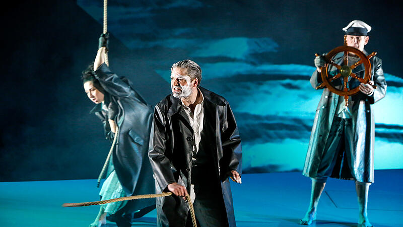 Marek Egert brilliert in „Peer Gynt“ am E.T.A.-Hoffmann-Theater in der Titelrolle.