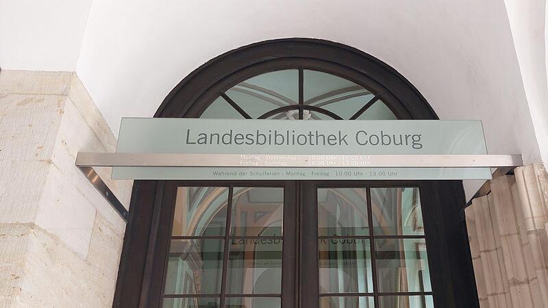 Der Eingang zur Landesbibliothek in der Coburger Ehrenburg.