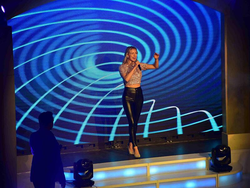 Moderne Popsongs statt volkstümlichen Schlager hat  Anna-Carina Woitschack im Repertoire.