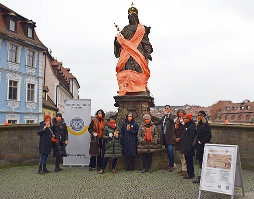 Die Kunigunde in Orange: Auch die Soroptimistinnen sagen Nein zu Gewalt an Frauen und M&auml;dchen.