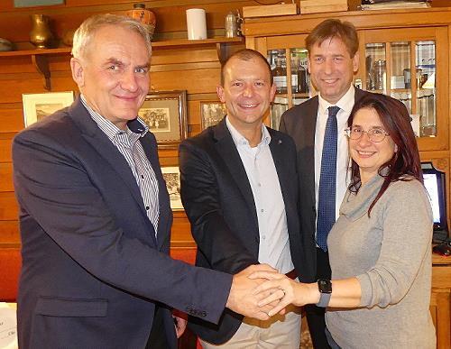 Konrad Rosenzweig, Marco Traunter, Landrat Hermann Ulm und Tanja Nickol (von Links) in Wiesenttal. Konrad Rosenzweig, Marco Traunter, Landrat Hermann Ulm und Tanja Nickol (von Links) in Wiesenttal.