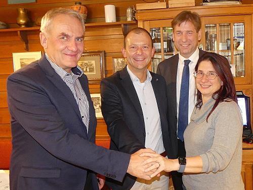 Konrad Rosenzweig, Marco Traunter, Landrat Hermann Ulm und Tanja Nickol (von Links) in Wiesenttal. Konrad Rosenzweig, Marco Traunter, Landrat Hermann Ulm und Tanja Nickol (von Links) in Wiesenttal.