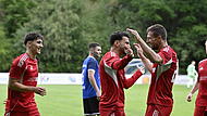 Aykut Civelek (links) und Fabian Wittmann brachten die M&ouml;nchr&ouml;dener bereits nach sechs Minuten mit 2:0 in F&uuml;hrung.