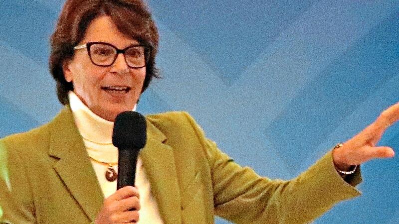 Monika Reuß-Borst beim Vortrag im Kursaal von Bad Bocklet. Claudia Volland Monika Reuß-Borst beim Vortrag im Kursaal von Bad Bocklet. Claudia Volland