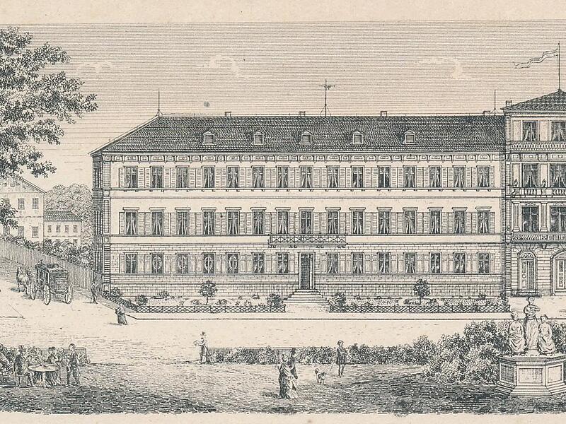 Historische Ansicht vom Haus Hemmerich, Martin-Luther-Stra&szlig;e 9. Das Geb&auml;ude steht unter Denkmalschutz, wurde 1835 errichtet und geh&ouml;rt aktuell noch der Hypovereinsbank.