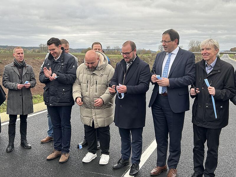 Eröffnung neue Umgehungsstraße bei CoburgEröffnung neue Umgehungsstraße bei Coburg Staatsstraße 2205 bei Coburg: Eröffnung der neuen Trasse zwischen Coburg und Wiesenfeld