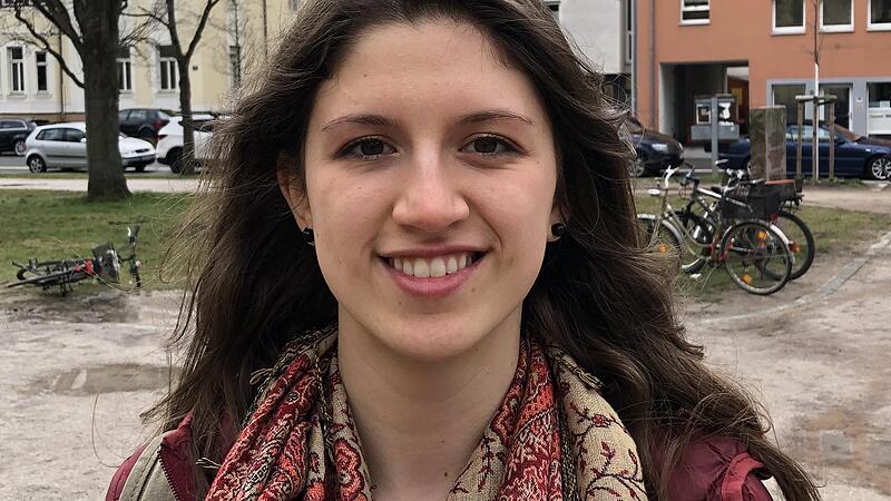 Judith Thilmann von der &bdquo;Klimliste Erlangen&ldquo; erl&auml;utert im Interview, warum sie eine Kochschule f&uuml;r nachhaltiges Kochen m&ouml;chte.