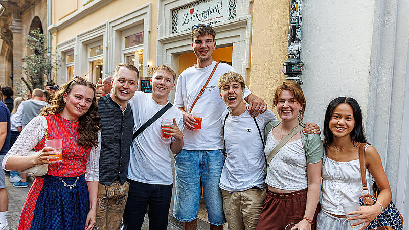 Junge Leute auf der Sandkerwa 2025